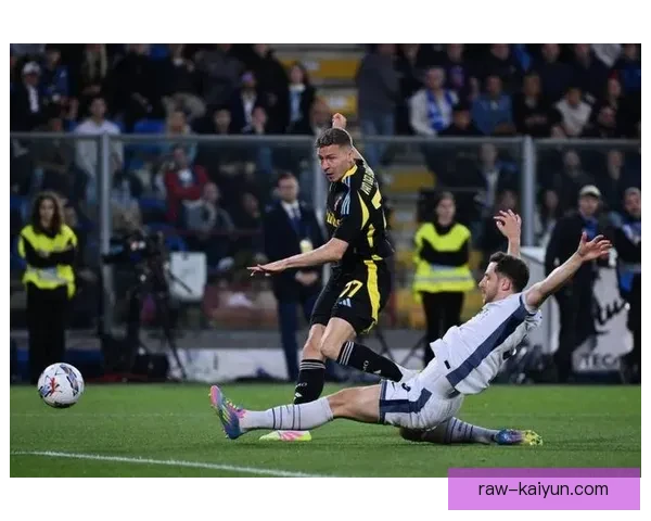 恰尔汗奥卢比赛风格演变：从进攻核心到中场组织者的转型